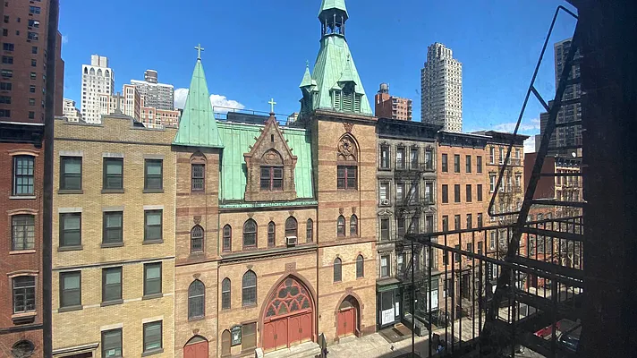 Rented by Douglas Elliman | media 18