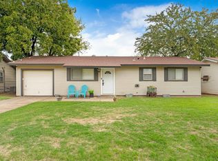 1205 S Wall St, Iowa Park, TX 76367