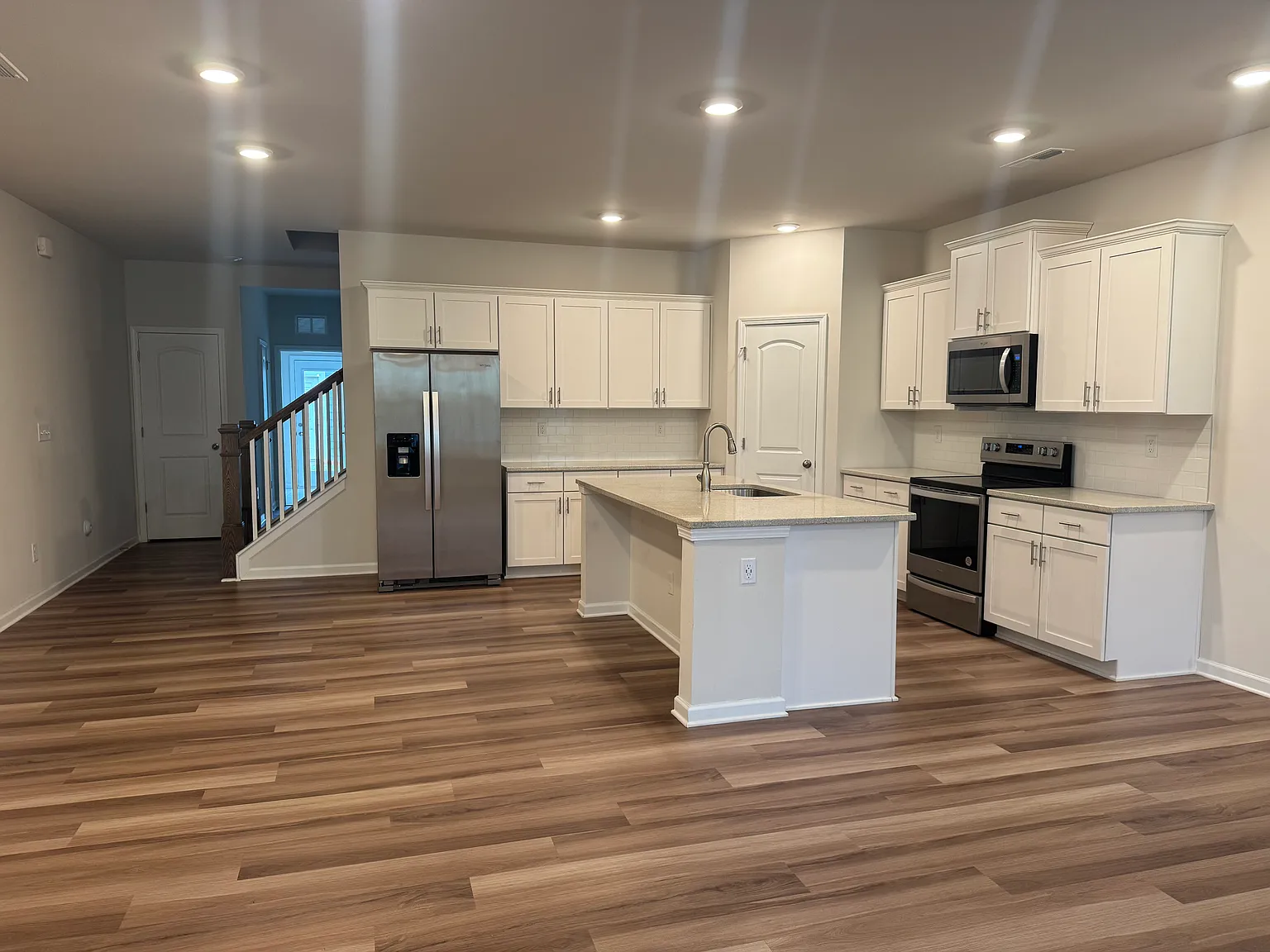 4 bed, 3.5 bath, 2257 sqft, $2,450 — Photo 3