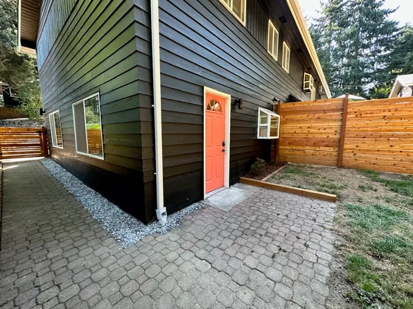844 SW 132nd St, Burien, WA 98146