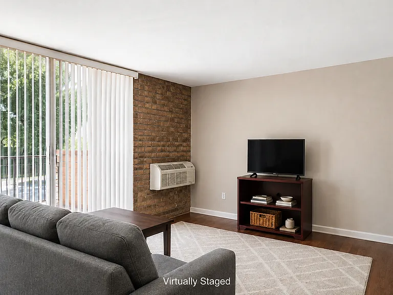University Apartments Chapel Hill — Photo 4