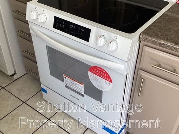 4th image of 801 E North Ln Unit 3
