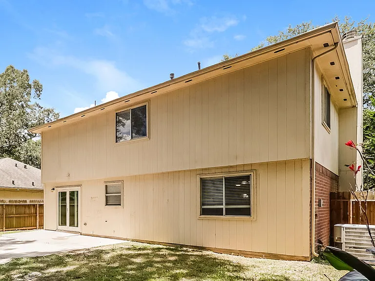 18450 Hollow Oaks Cir — Photo 17