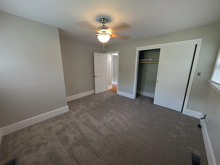 132 Deborah Dr — Photo 2