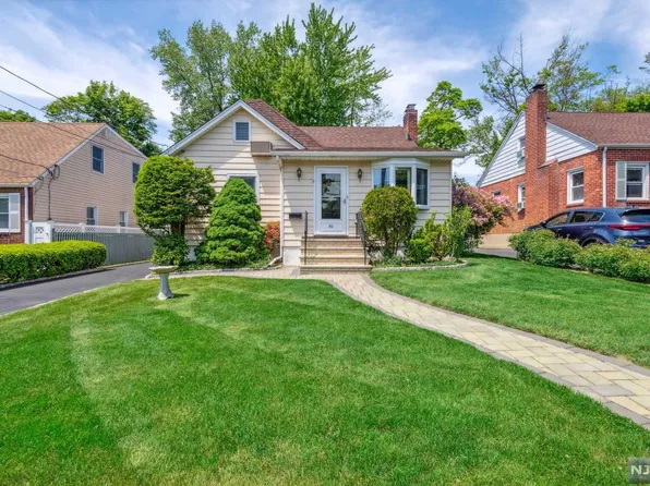 50 Huntting Dr, Dumont, NJ 07628