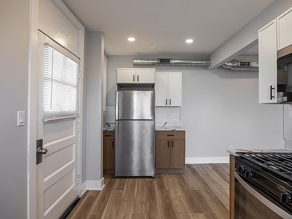 4th image of 6148 N Francisco Ave #2A