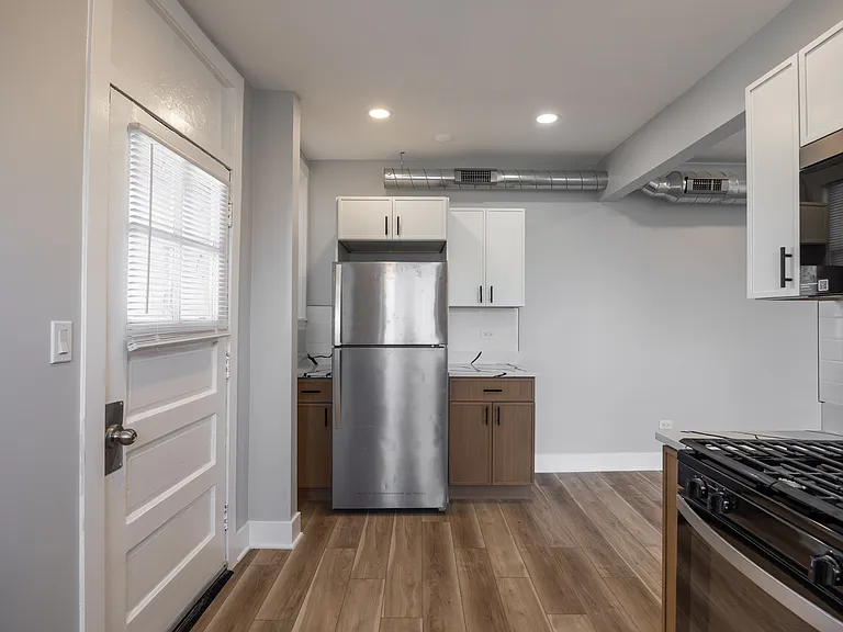 6148 N Francisco Ave — Photo 4