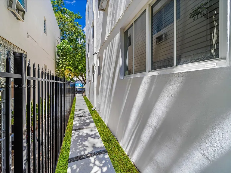 408 W 25th St #8 — Photo 21