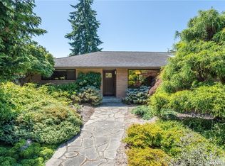 8522 Holly Ln, Edmonds, WA 98026