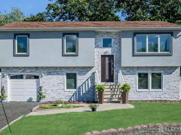 34 Vernon St, Parlin, NJ 08859