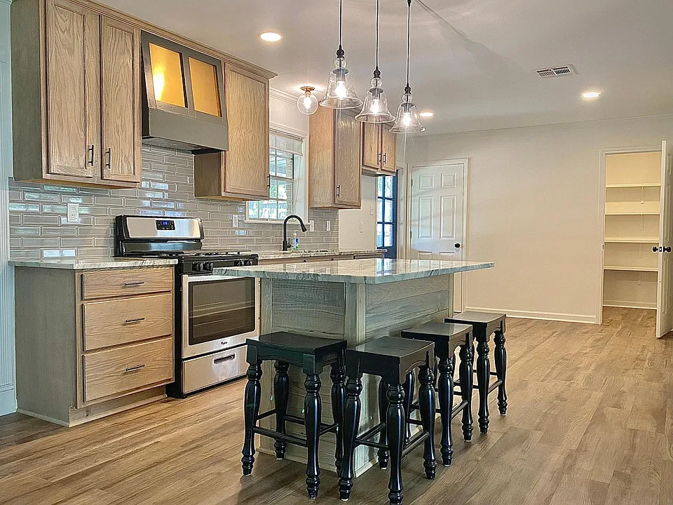 307 Elmwood Dr