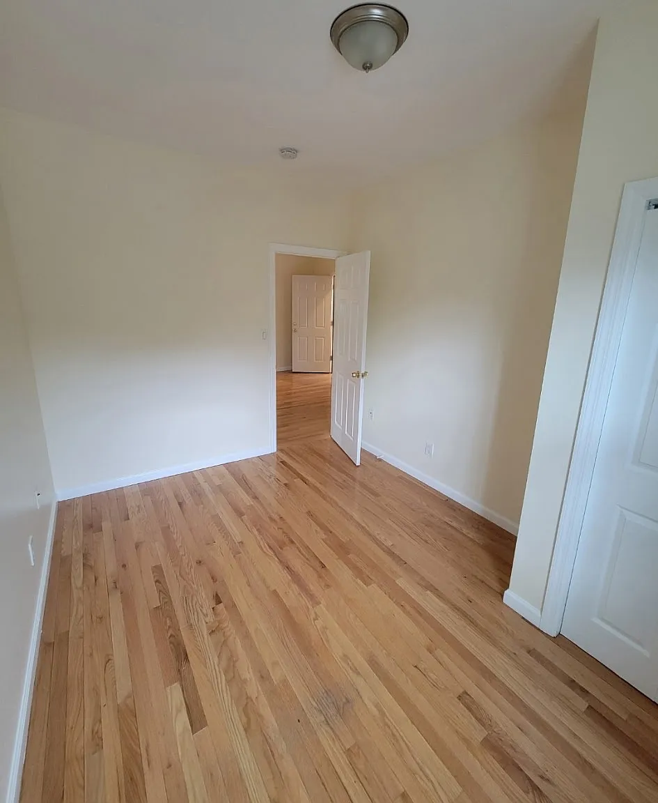 4 bed, 1.5 bath, 1200 sqft, $3,900 — Photo 3