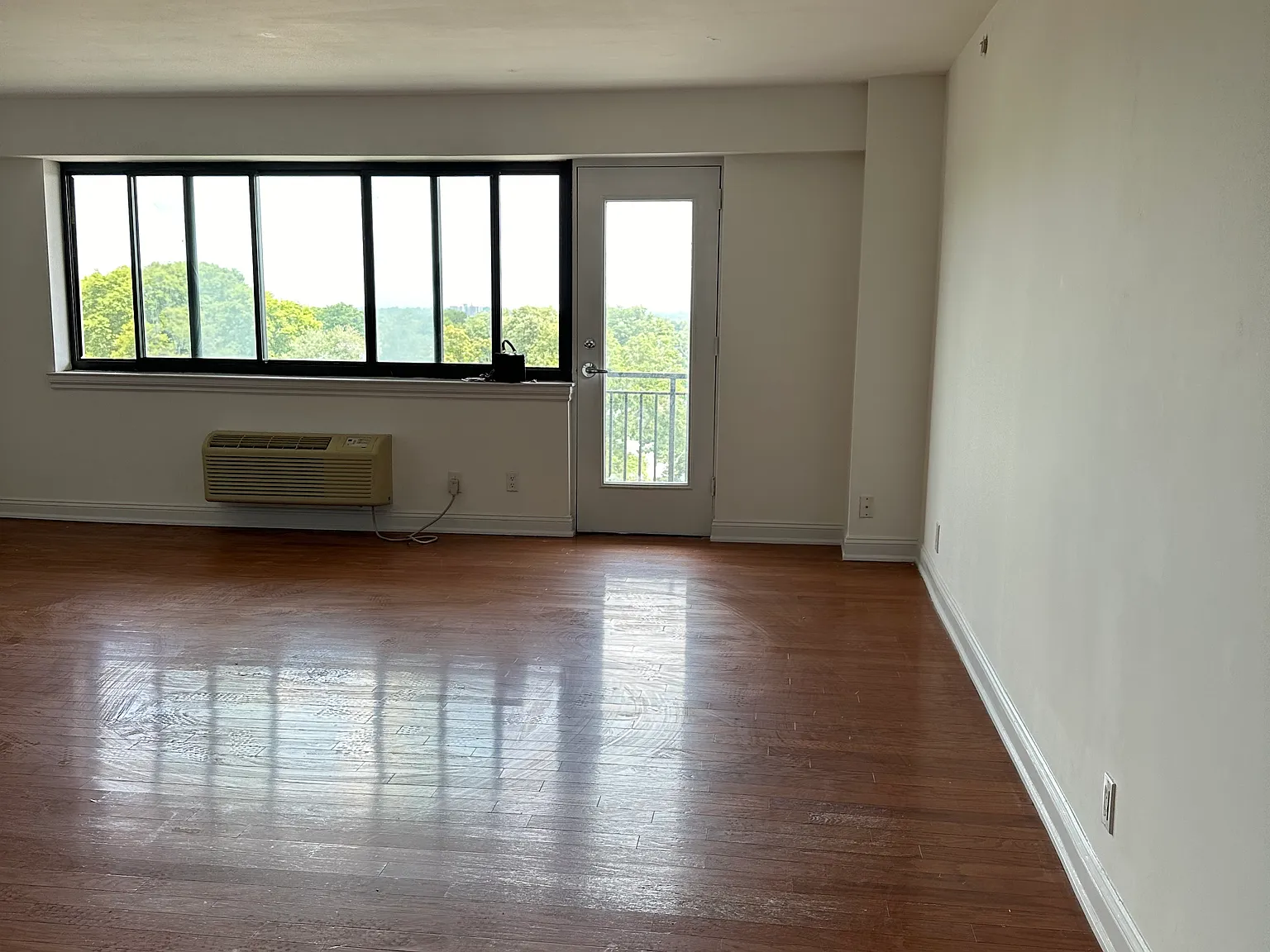 1 bed, 838 sqft, $1,750 — Photo 3