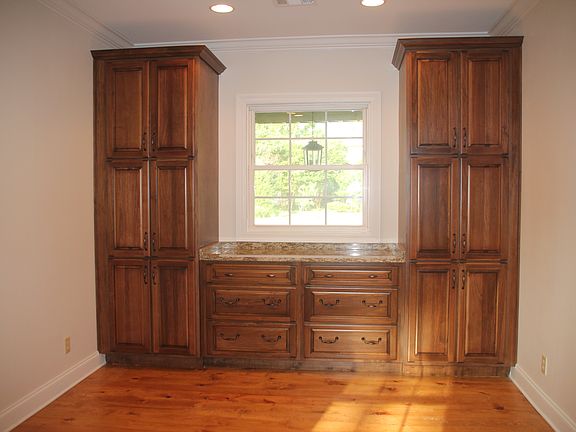 KITCHEN - 18' X 10' 8"