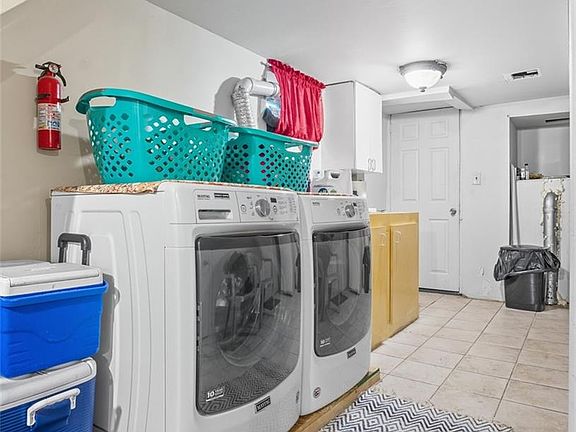 5th image of 127-25 103rd Rd