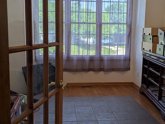 4th image of 10149 Emerald Dr
