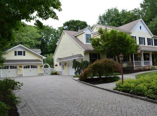 16 Pinewood Dr, Ringwood, NJ 07456
