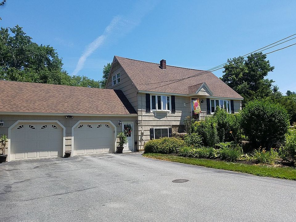 2nd image of 8 Leonard Dr