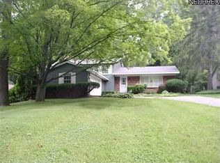 8400 Rockspring Dr, Chagrin Falls, OH 44023