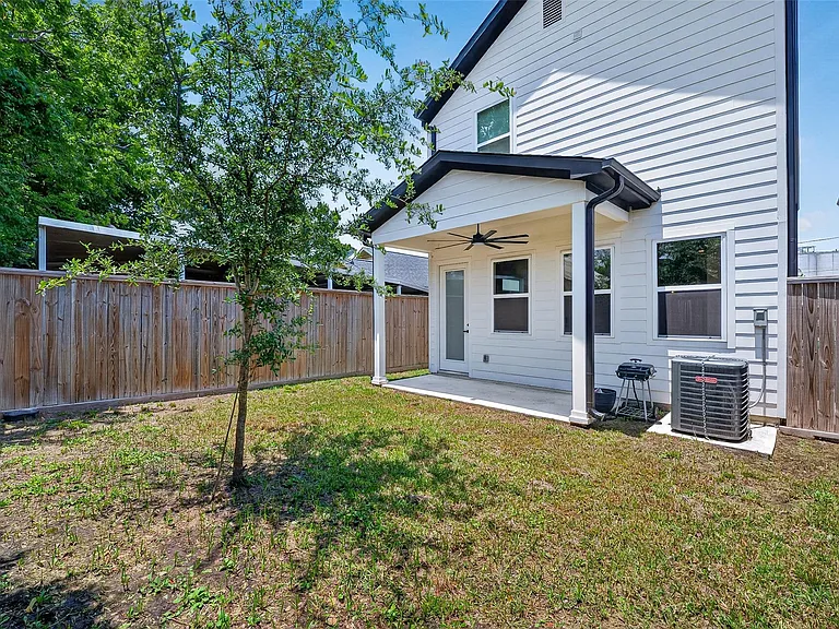 7314 Avenue L — Photo 32