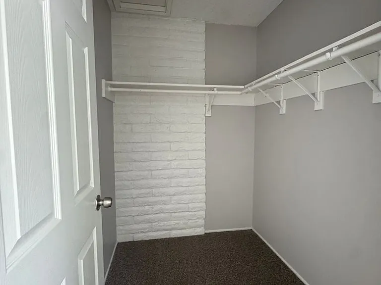 3260-3276 3306 Alexander Dr — Photo 27