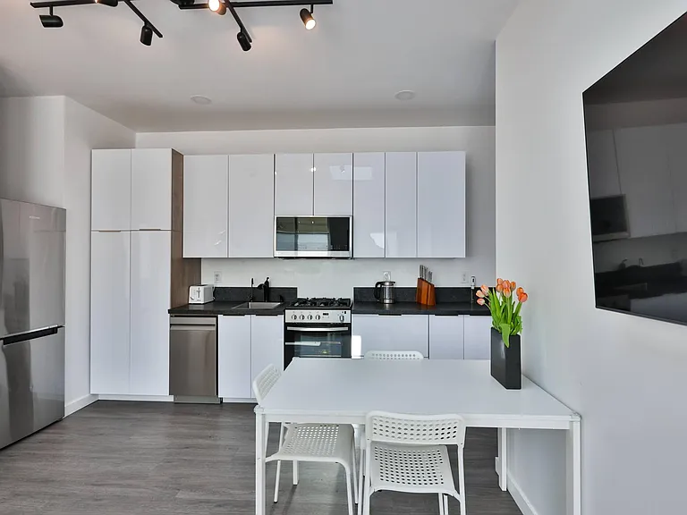3407 N Mountain View Dr — Photo 10