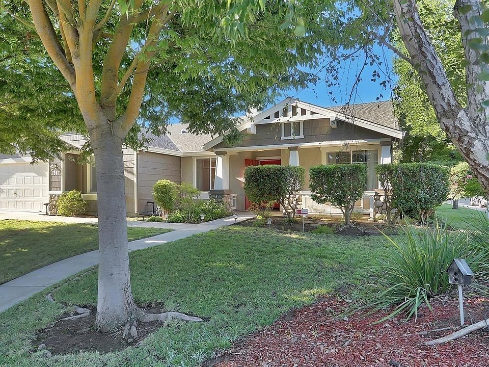 Gorgeous & clean 1-story home in the highly desirable Rose Lane!