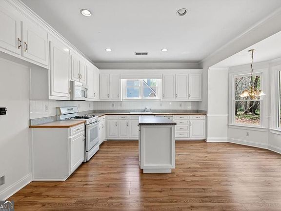 4th image of 7512 Fieldstone Way