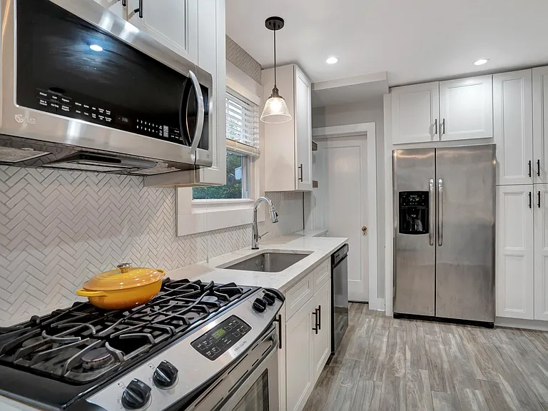 352 Durie Ave — Photo 6