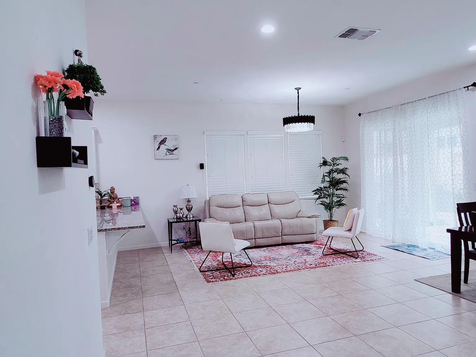 4 bed, 2374 sqft, $3,190 — Photo 3