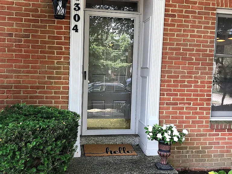 1304 Gray Hawk Rd — Photo 2