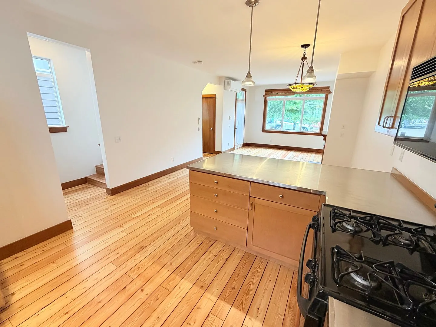 Charming Home in Leschi! — Photo 4
