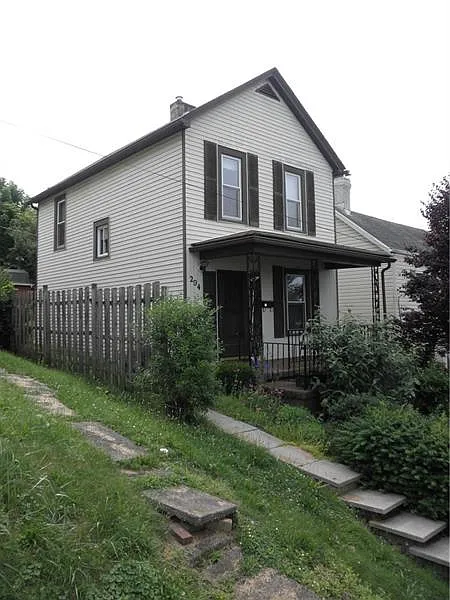 204 McShane St photo 1