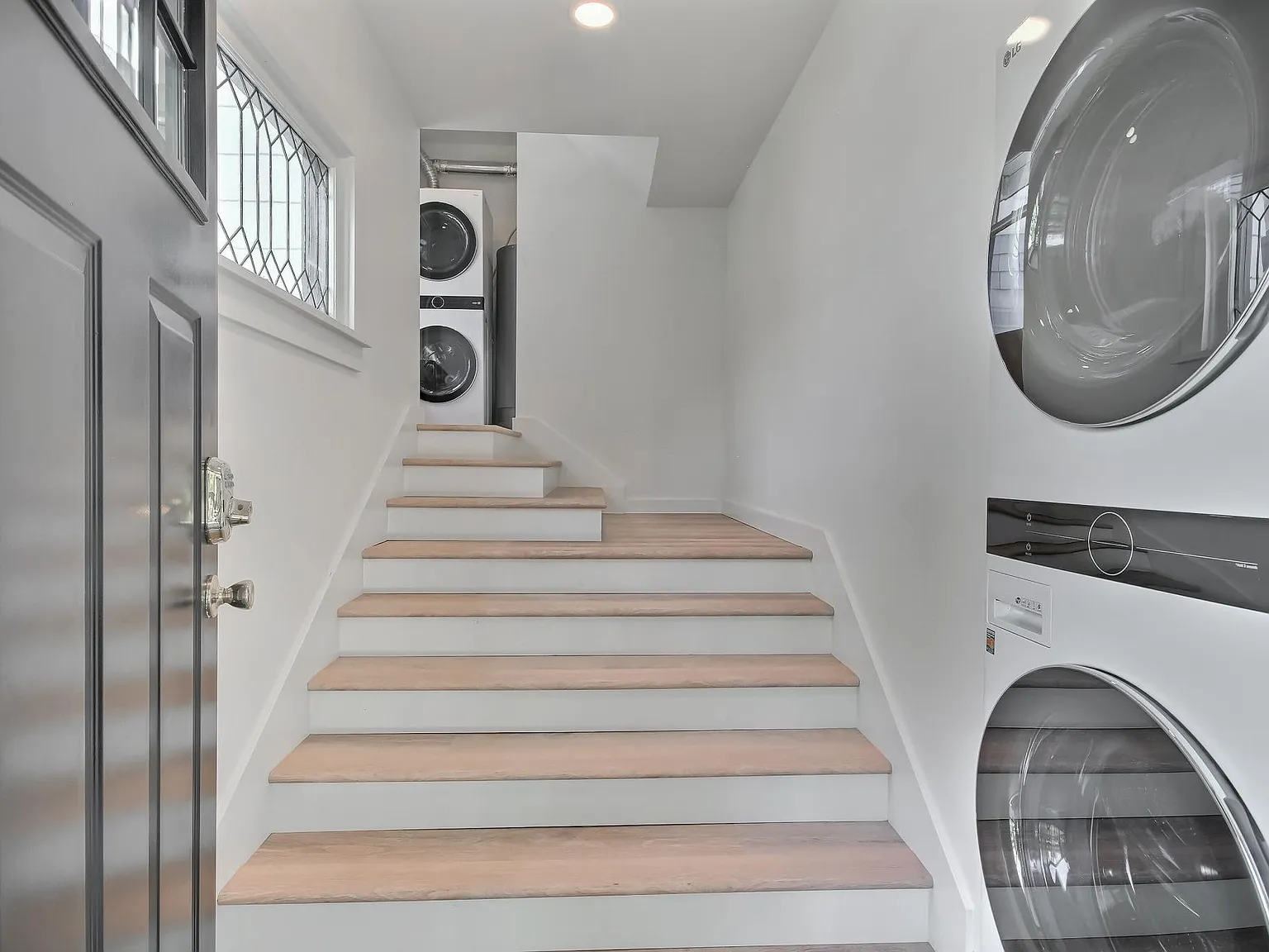 9 bed, 2000 sqft, $13,275 — Photo 2