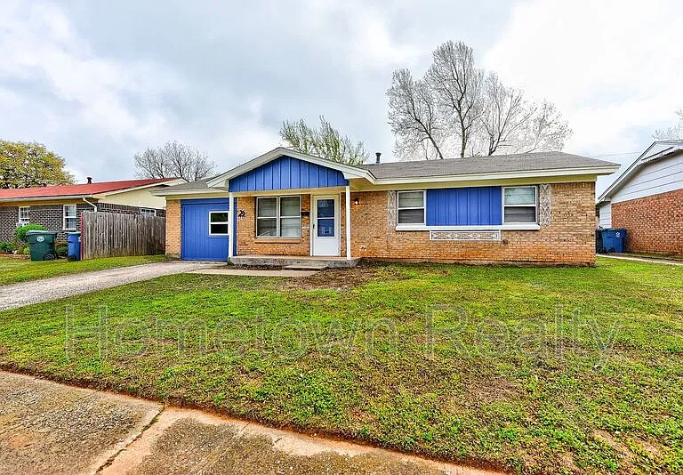 1308 McDonald Dr — Photo 2