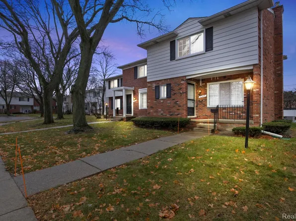 20485 Williamsburg Ct, Harper Woods, MI 48225