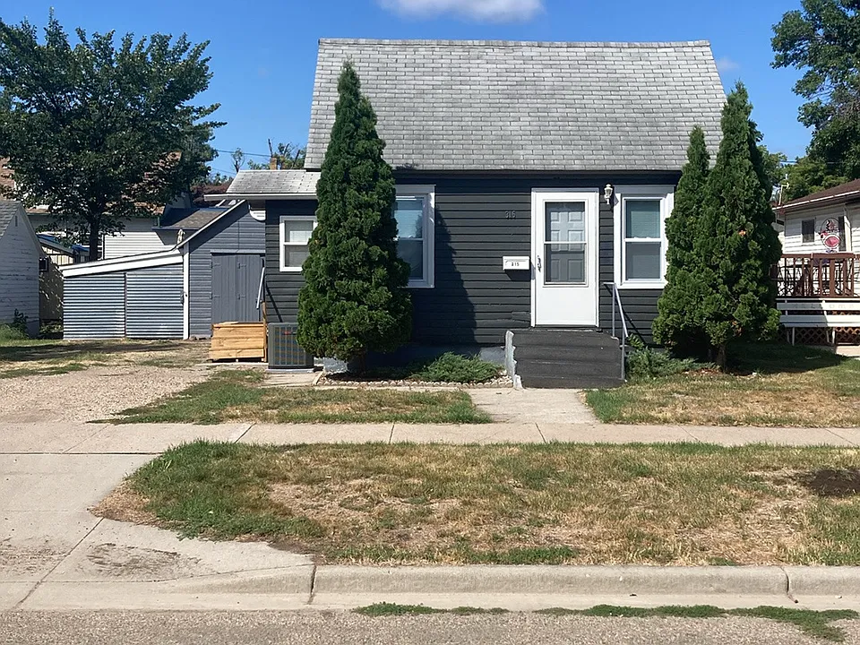 315 7th Ave NE
