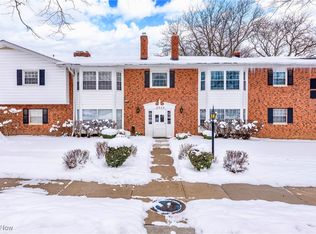 2940 Pease Dr APT 205, Rocky River, OH