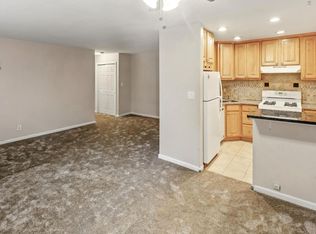 4 Anchorage Ln APT 7A, Oyster Bay, NY 11771