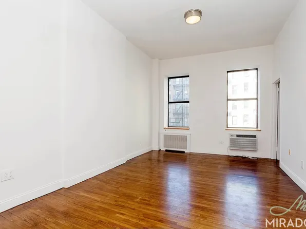 1560 York Avenue image 1 of 6