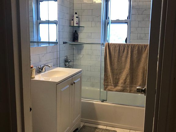 5th image of 11 Park Pl APT 1E