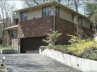 49 Oakdale Rd, Roslyn Heights, NY 11577