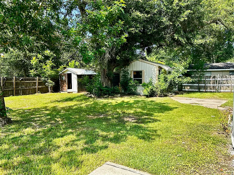 1334 State St — Photo 13