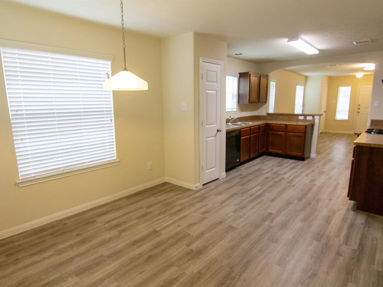 4 bed, 2.5 bath, 2039 sqft, $2,020 — Photo 2
