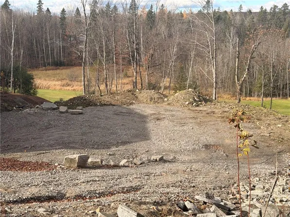 8 Saint Andrews Cir, Huntsville, ON P1H 1B1