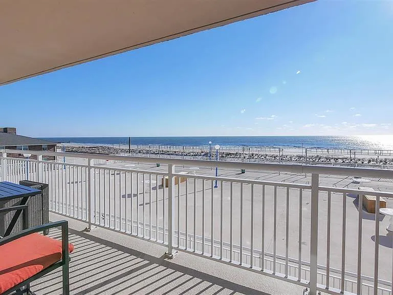 9400 Atlantic Ave #305 — Photo 4