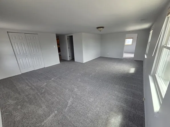 2242 N Long Lake Rd #B, Fenton, MI 48430