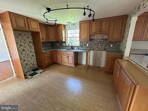 5th image of 1837 Lawnview Dr