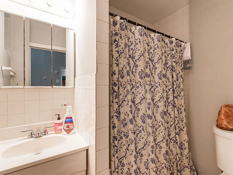 2123 Spring Garden Street — Photo 12