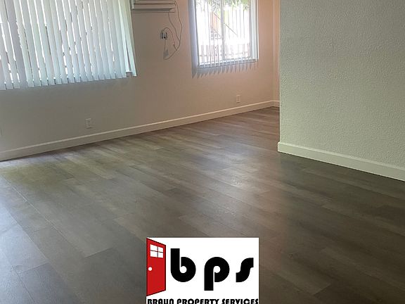 4th image of 2385 Arden Way